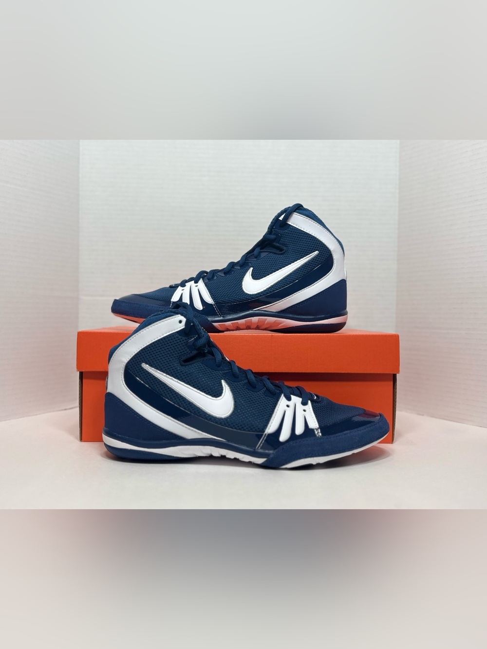 OG Men's 9.5 Navy and White Nike Freek Men's Wrestling Shoes 316403-411 NEW
